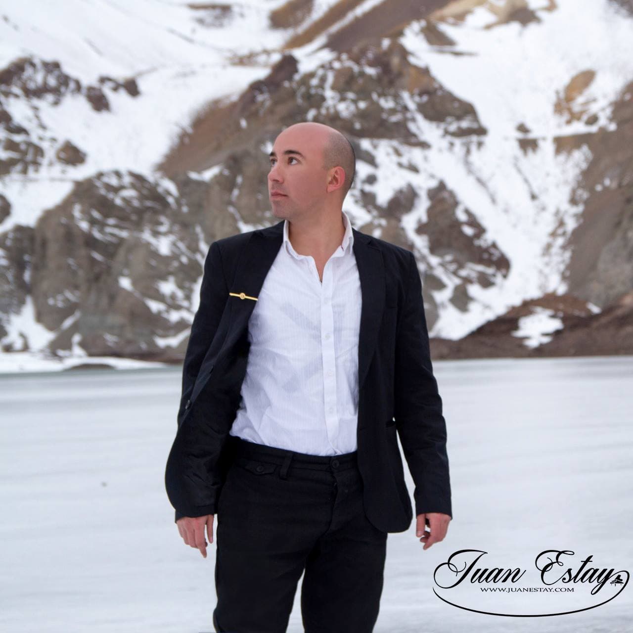 Juan Estay Santander portrait in front of snowy mountains